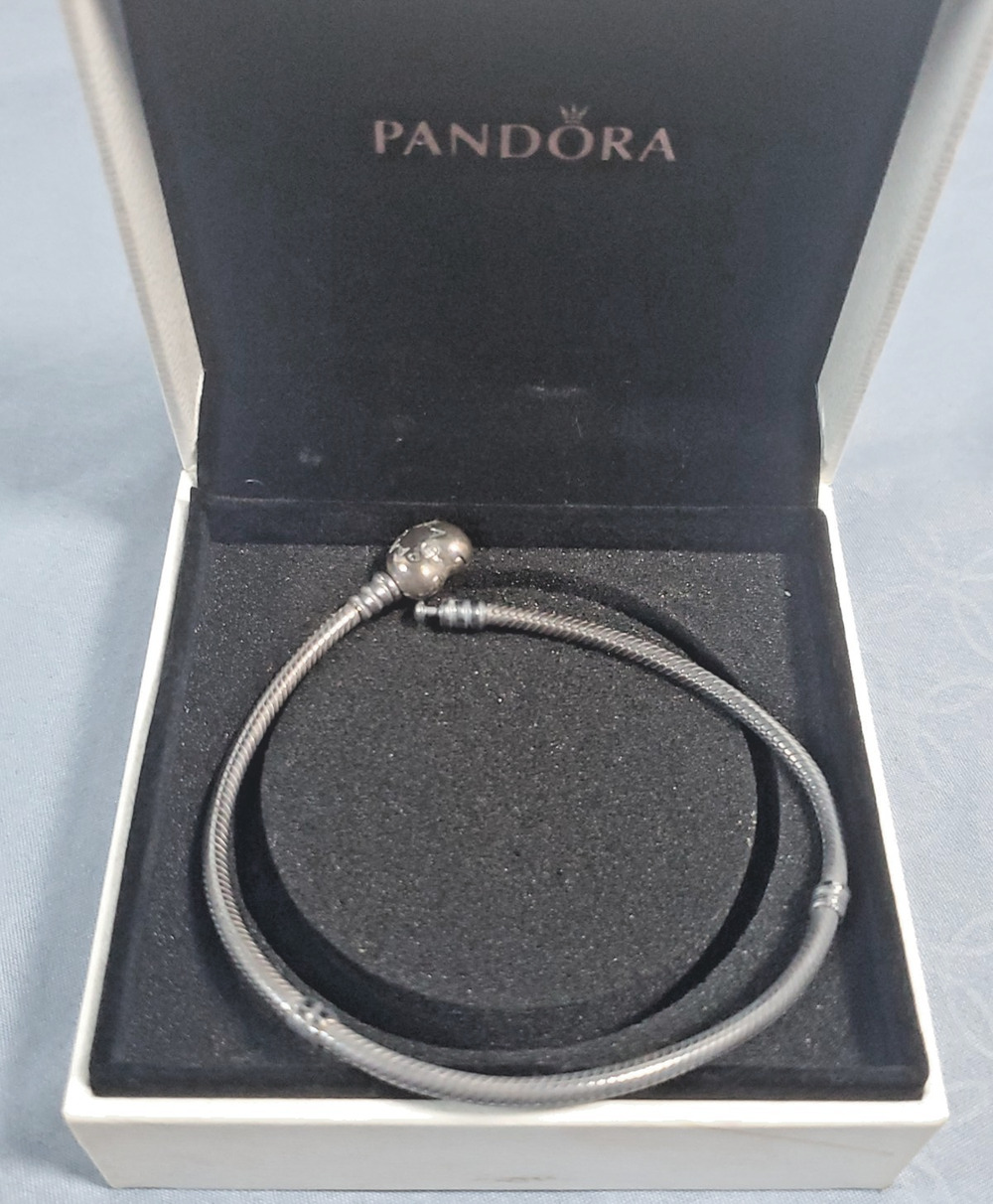 Authentic PANDORA Moments Heart Clasp Snake Chain Charm Bracelet W/ Box